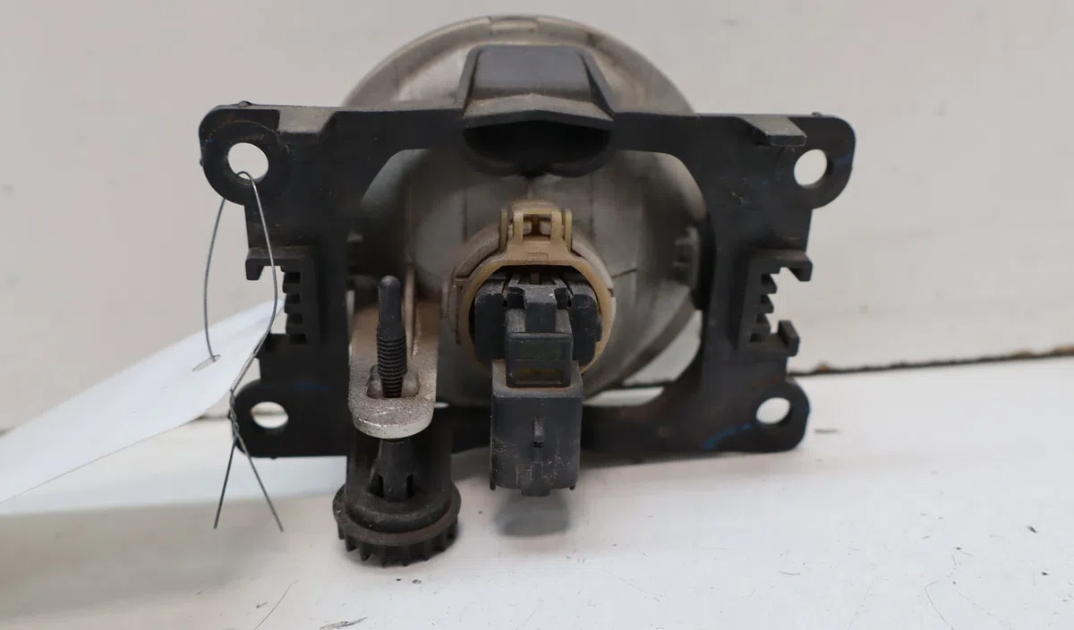 Phare antibrouillard avant gauche Peugeot 3008 Monospace (0U_) 1.2 (2015-2016) occasion