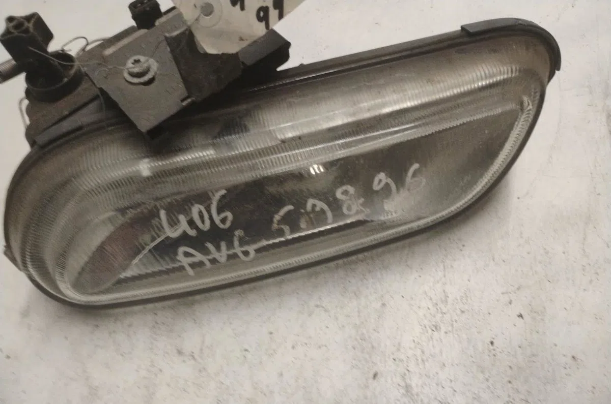 Phare antibrouillard avant gauche Peugeot 406 Break (8E-F) 2.1 td 12v (1996-2004) occasion