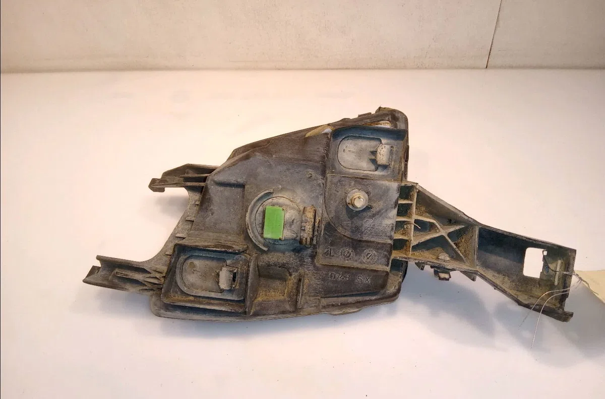 Phare antibrouillard avant gauche Peugeot 407 (6D_) 2.0 hdi 135 (6drhrh, 6drhre, 6drhrg, 6drhrj) (2004-2010) 4 portes oc