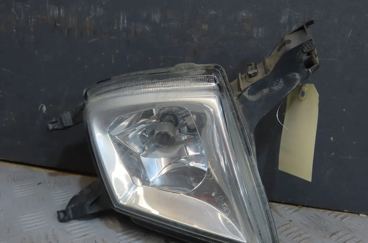 Phare antibrouillard avant gauche Peugeot 407 SW (6E_) 2.0 hdi (2008-2010) occasion
