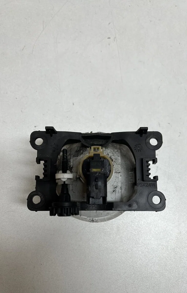 Phare antibrouillard avant gauche Peugeot 5008 (0U_, 0E_) 1.6 hdi (2010-2017) 5 portes occasion