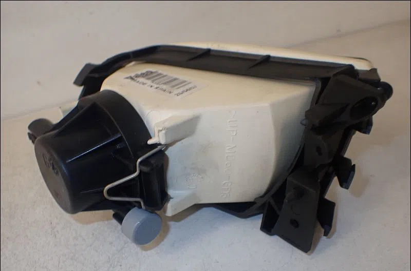 Phare antibrouillard avant gauche RENAULT CLIO I  1.9 D occasion