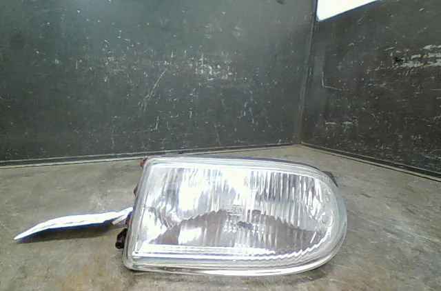 Phare antibrouillard avant gauche Renault CLIO I (B-C57_, 5-357_) 1.2 (b-c-s57a, b-c57s, 5-357f, 5-357j, 5-357l, 5-357r)