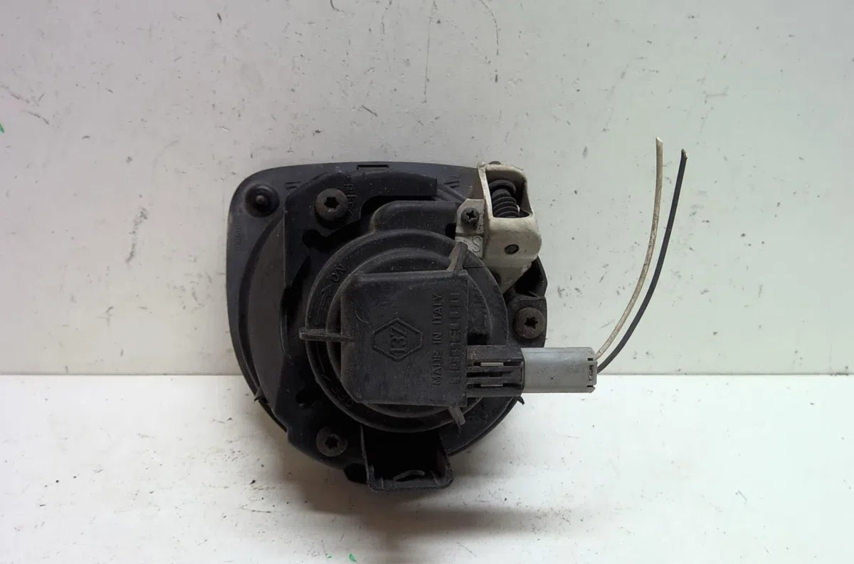 Phare antibrouillard avant gauche Renault CLIO II (BB_, CB_) 1.4 (b-cb0c, b-cb0s) (1998-2005) occasion