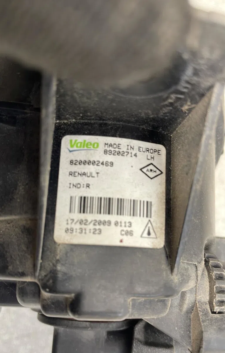 Phare antibrouillard avant gauche Renault CLIO III (BR0-1, CR0-1) 1.2 16v (br02, br0j, br11, cr02, cr0j, cr11) (2005-201