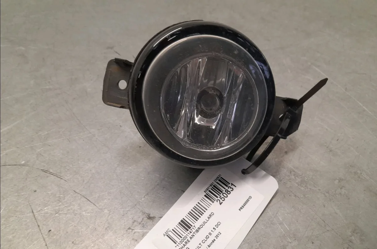 Phare antibrouillard avant gauche Renault CLIO III (BR0-1, CR0-1) 1.5 dci (2010-2014) 3 portes occasion