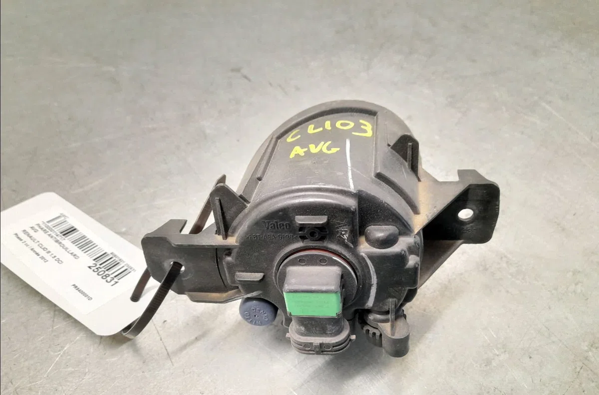 Phare antibrouillard avant gauche Renault CLIO III (BR0-1, CR0-1) 1.5 dci (2010-2014) 3 portes occasion
