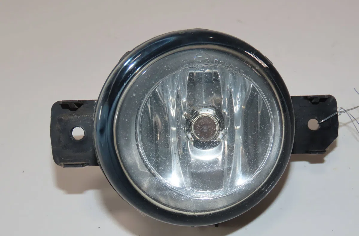 Phare antibrouillard avant gauche Renault CLIO III (BR0-1, CR0-1) 1.5 dci (c-br0g, c-br1g) (2005-2012) 5 portes occasion