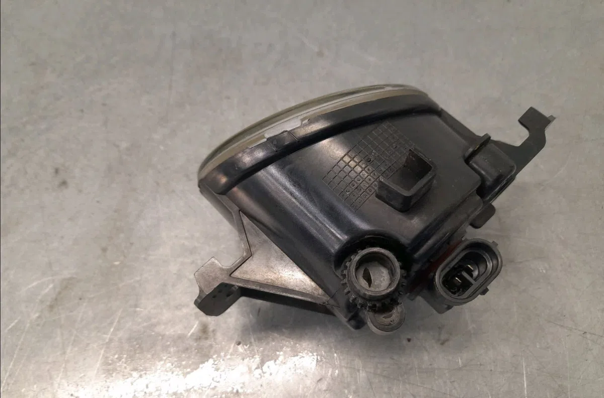 Phare antibrouillard avant gauche Renault CLIO III (BR0-1, CR0-1) 1.6 16v (br05, br0b, br0y, br15, br1j, br1m, br1y, cr0