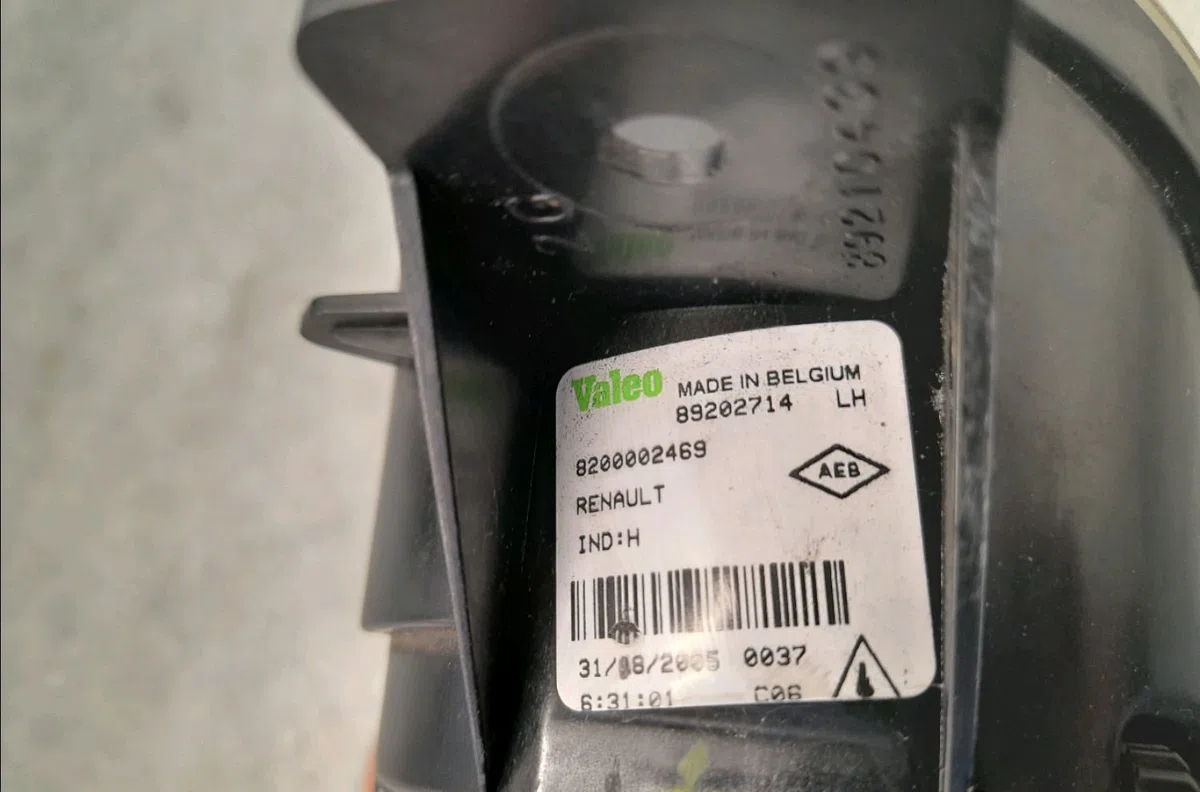 Phare antibrouillard avant gauche Renault CLIO III (BR0-1, CR0-1) 1.6 16v (br05, br0b, br0y, br15, br1j, br1m, br1y, cr0