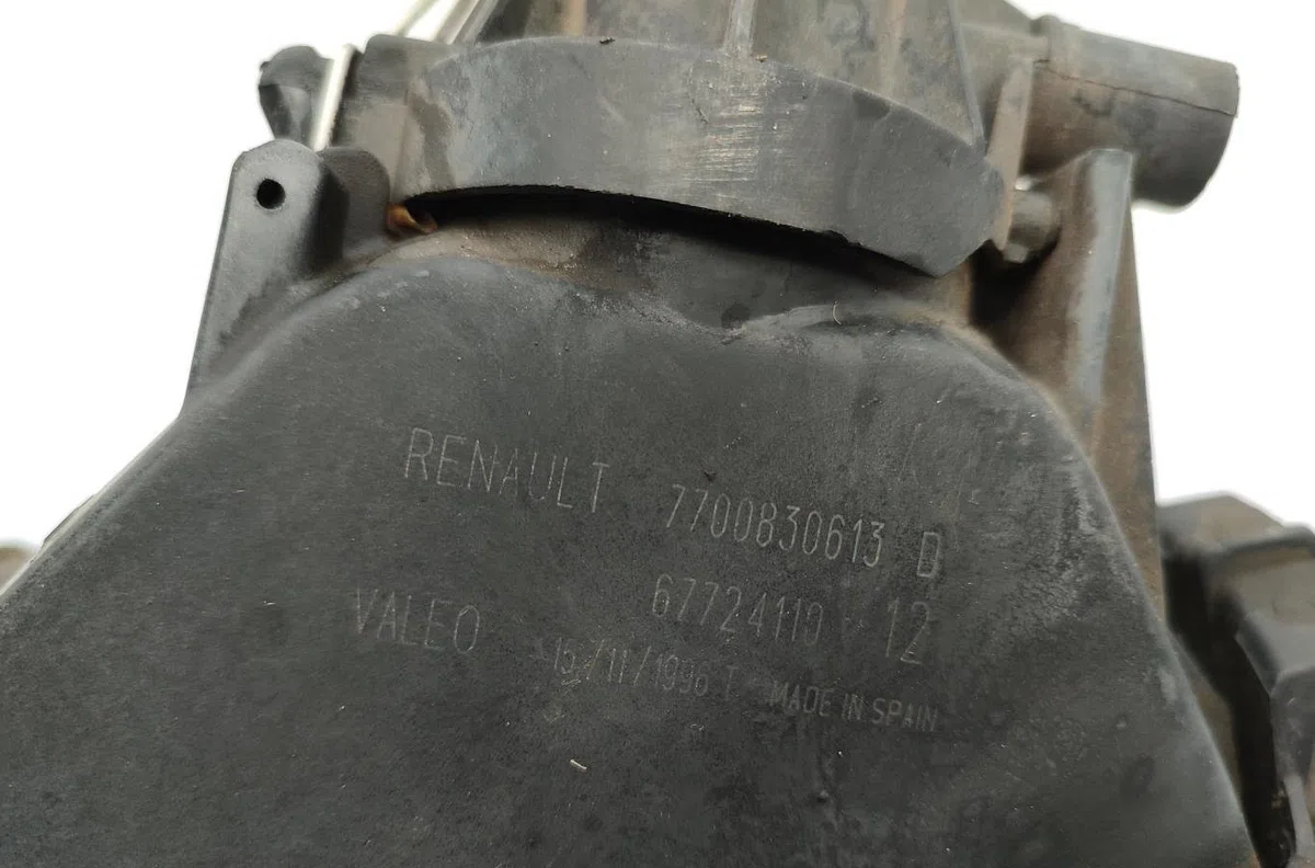 Phare antibrouillard avant gauche RENAULT LAGUNA 1 PHASE 1 occasion
