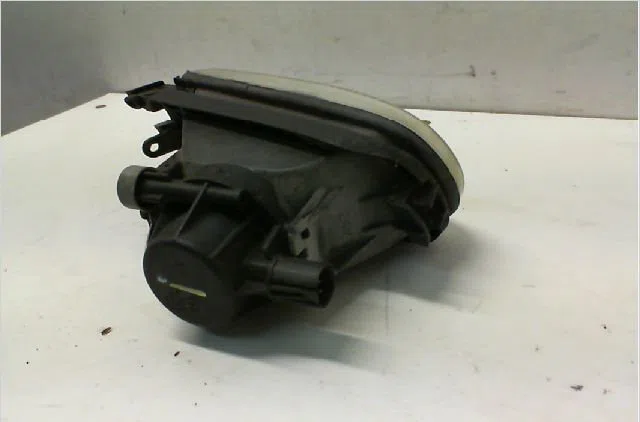 Phare antibrouillard avant gauche RENAULT LAGUNA I Phase 1 01-1994--04-1998 2.2 D occasion