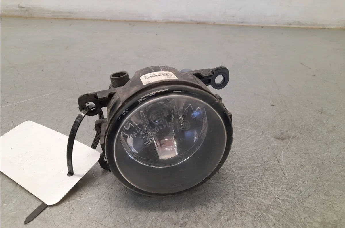 Phare antibrouillard avant gauche Renault LAGUNA III (BT0-1) 2.0 dci (bt01, bt08, bt09, bt0e, bt0k, bt12, bt1c, bt1d,...