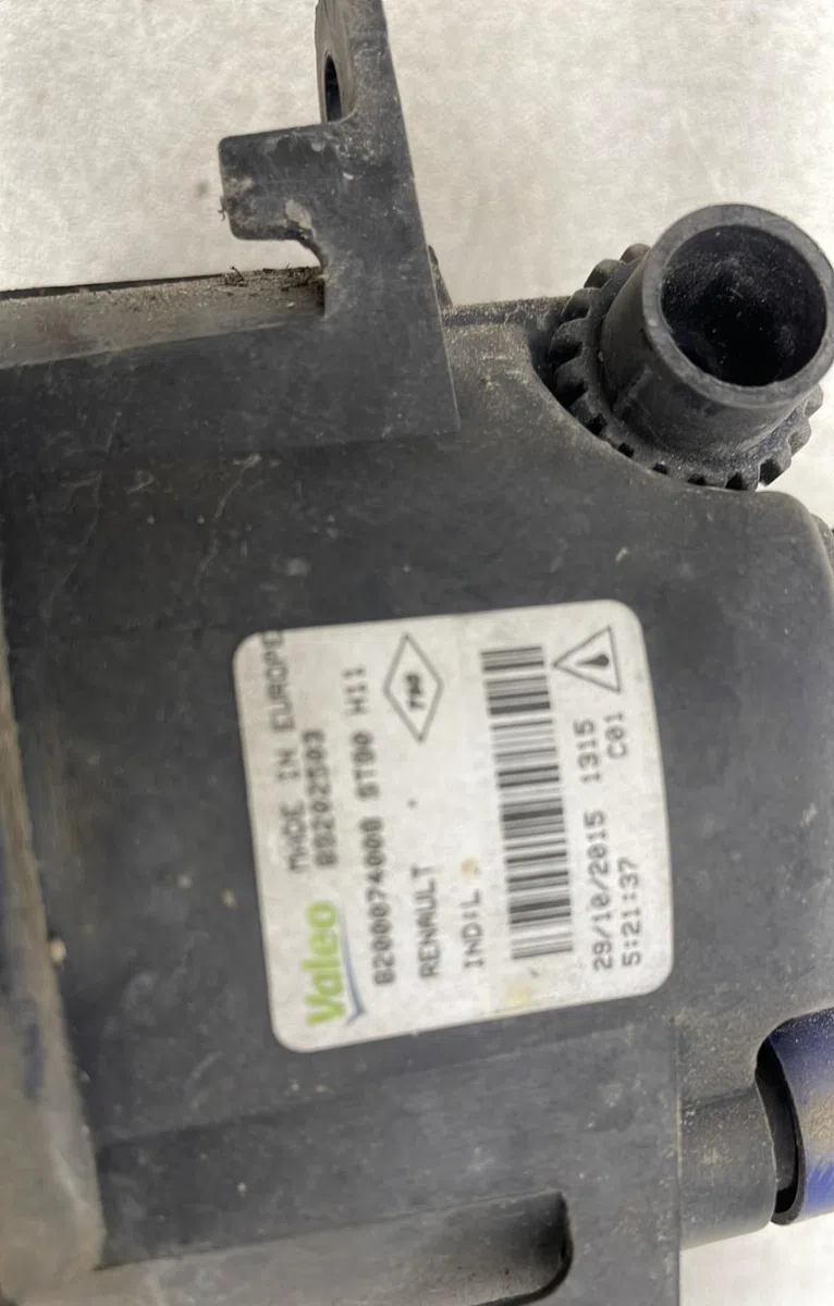 Phare antibrouillard avant gauche Renault MEGANE III Grandtour (KZ0-1) 1.5 dci (kz09, kz0d, kz1g, kz29, kz14, kz1w, kz10