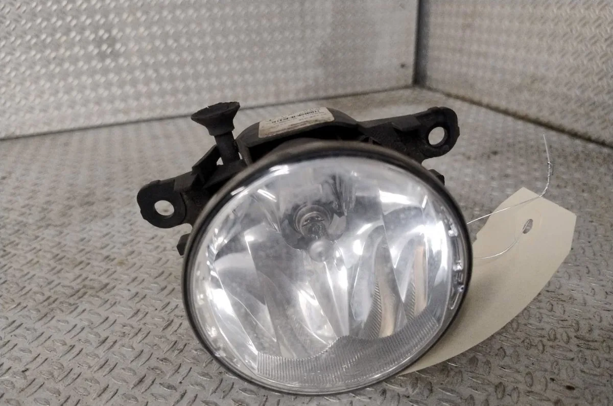 Phare antibrouillard avant gauche Renault MEGANE IV 3-5 portes (B9A-M-N_) 1.5 dci 90 (b9a1) (2015) occasion