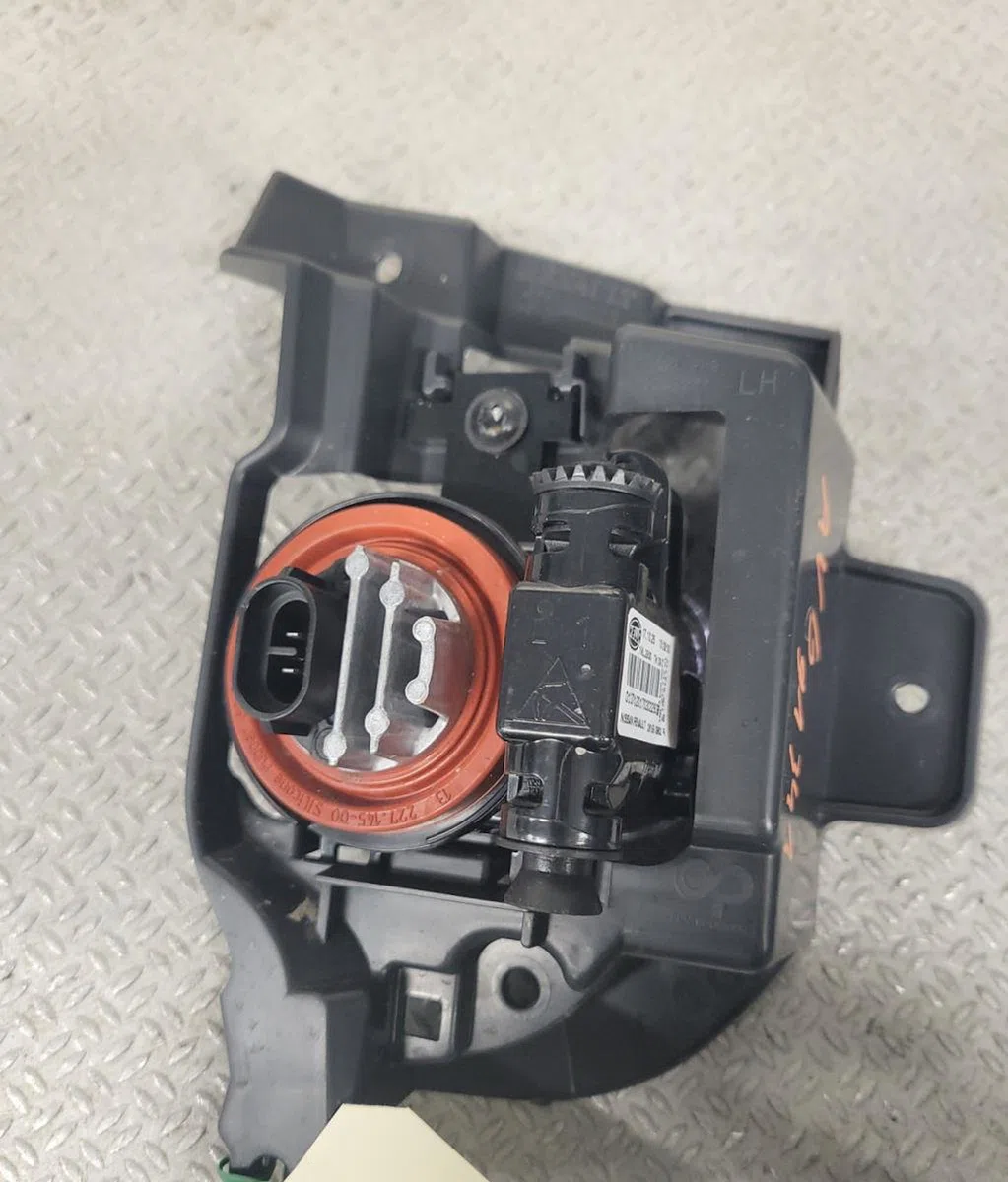 Phare antibrouillard avant gauche RENAULT TRAFIC 3  0 occasion