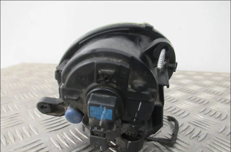 Phare antibrouillard avant gauche Renault TWINGO II Camionnette - 3-5 portes (CNO_) 1.5 dci (cn03) (2010-2014) occasion