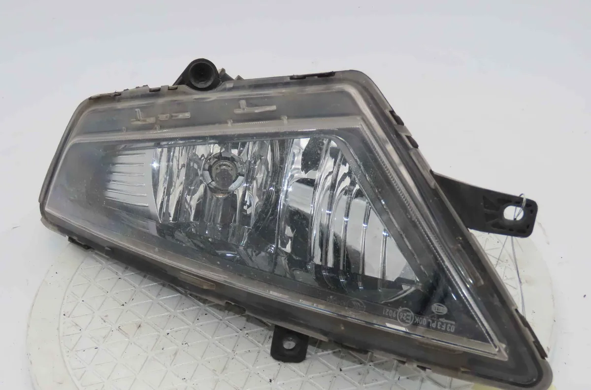 Phare antibrouillard avant gauche SEAT LEON III occasion