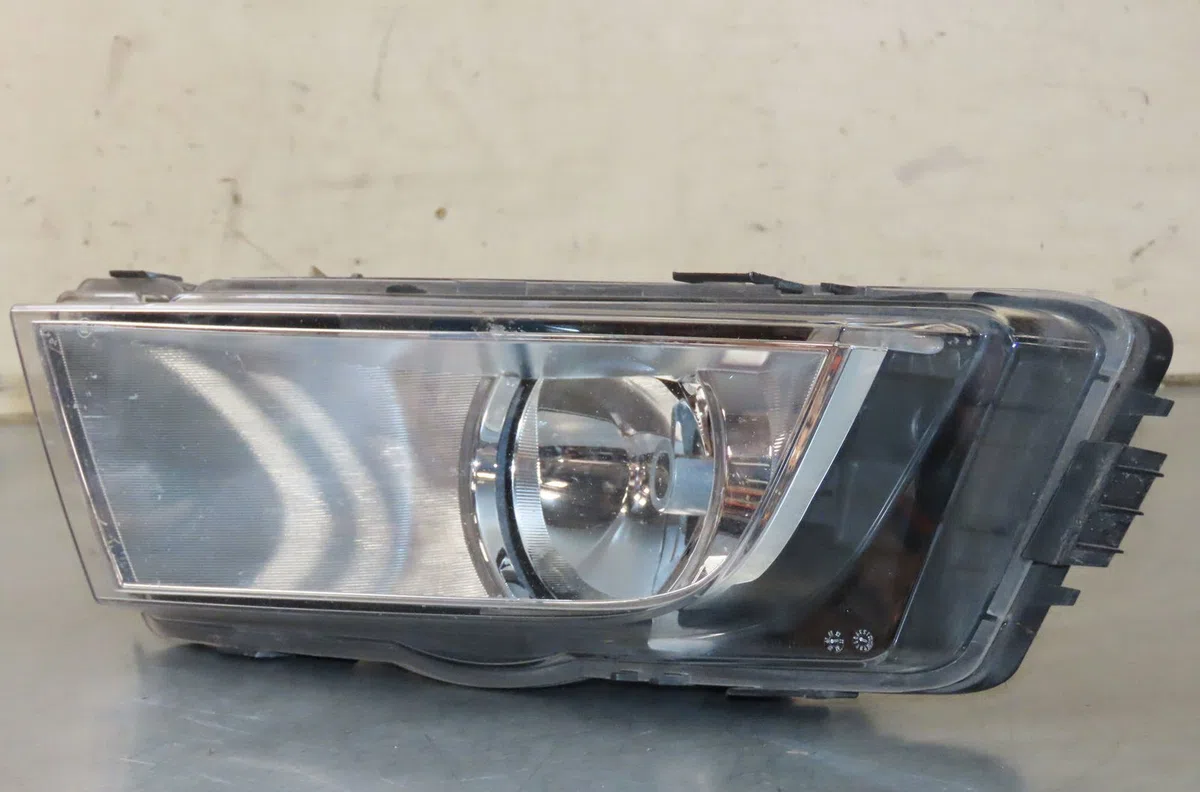Phare antibrouillard avant gauche Skoda OCTAVIA III (5E3, NL3, NR3) 1.2 tsi (2012-2017) occasion