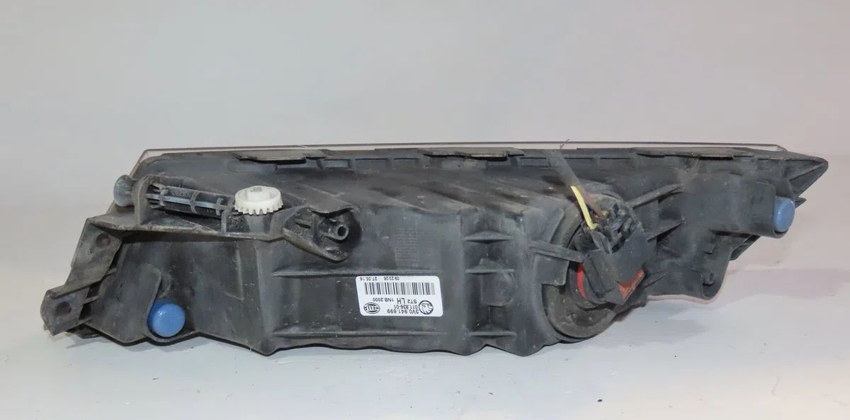 Phare antibrouillard avant gauche Skoda SUPERB III (3V3) 1.6 tdi (2015) occasion