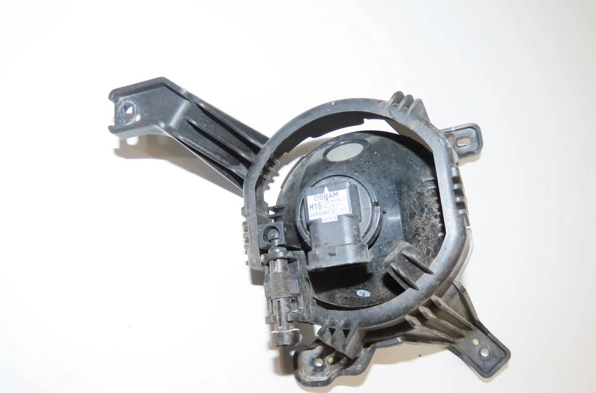 Phare antibrouillard avant gauche Ssangyong RODIUS II 2.0 xdi 4wd (2013) occasion