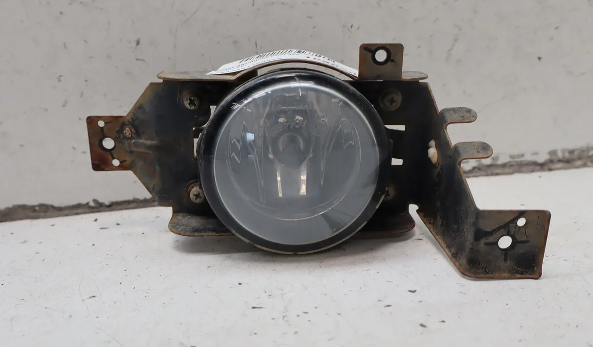 Phare antibrouillard avant gauche Suzuki JIMNY Véhicule tout terrain fermé (SN) 1.3 16v 4x4 (sn413) (2005) occasion