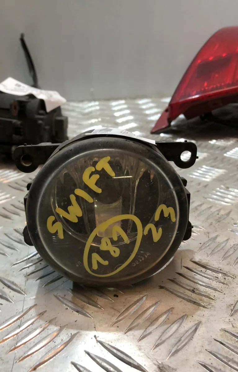 Phare antibrouillard avant gauche SUZUKI SWIFT 3 occasion