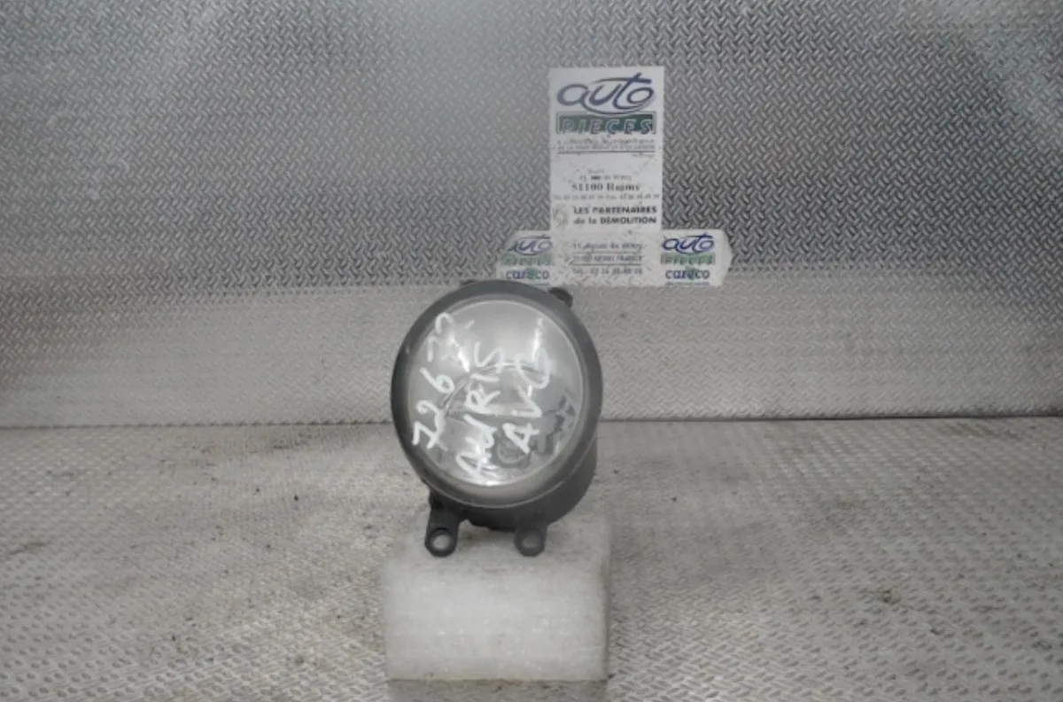 Phare antibrouillard avant gauche Toyota AURIS (_E15_) 1.4 d-4d (nde150_) (2007-2012) 3 portes occasion