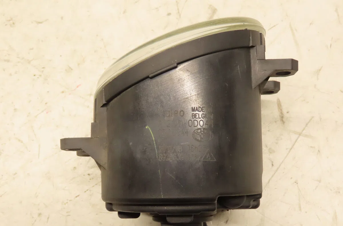 Phare antibrouillard avant gauche Toyota AVENSIS Break (_T27_) 2.0 d-4d (adt270_) (2011-2018) occasion