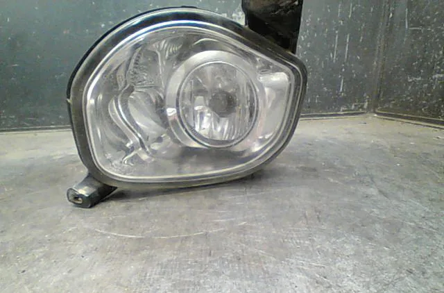 Phare antibrouillard avant gauche TOYOTA AVENSIS II phase 1 05-2003--08-2006 occasion