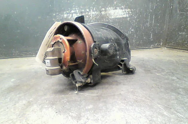 Phare antibrouillard avant gauche TOYOTA AVENSIS II phase 1 05-2003--08-2006 occasion