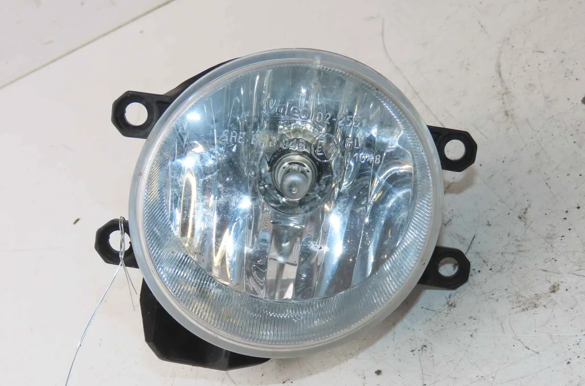 Phare antibrouillard avant gauche TOYOTA AYGO II occasion
