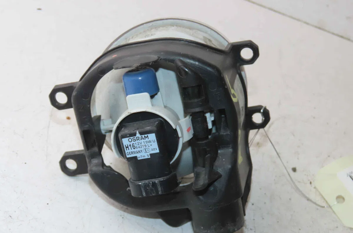 Phare antibrouillard avant gauche TOYOTA AYGO II occasion