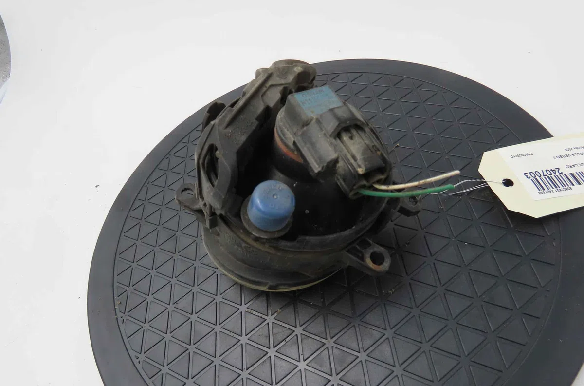 Phare antibrouillard avant gauche TOYOTA COROLLA VERSO II occasion