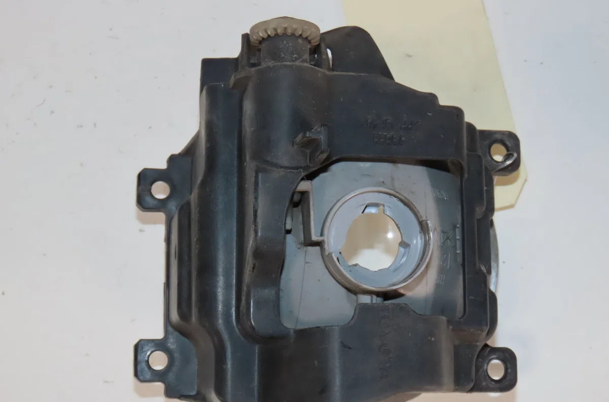 Phare antibrouillard avant gauche Toyota RAV 4 IV (_A4_) 2.0 d (ala40_) (2012-2018) occasion