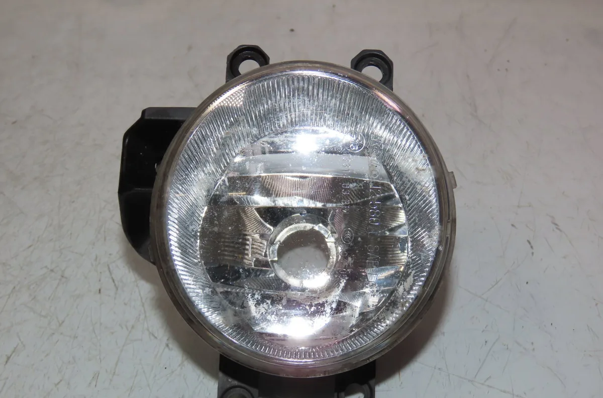 Phare antibrouillard avant gauche Toyota RAV 4 IV (_A4_) 2.5 hybrid (ava42_) (2015-2018) occasion