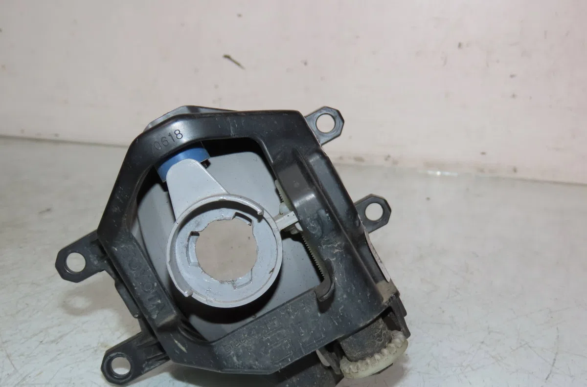 Phare antibrouillard avant gauche Toyota RAV 4 IV (_A4_) 2.5 hybrid (ava42_) (2015-2018) occasion