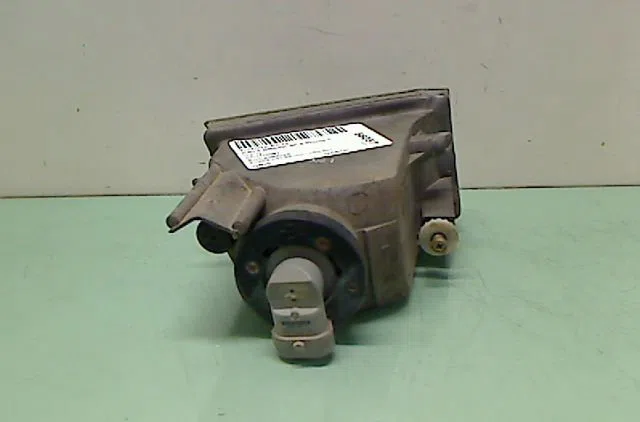 Phare antibrouillard avant gauche TOYOTA RAV4 II 2001 occasion