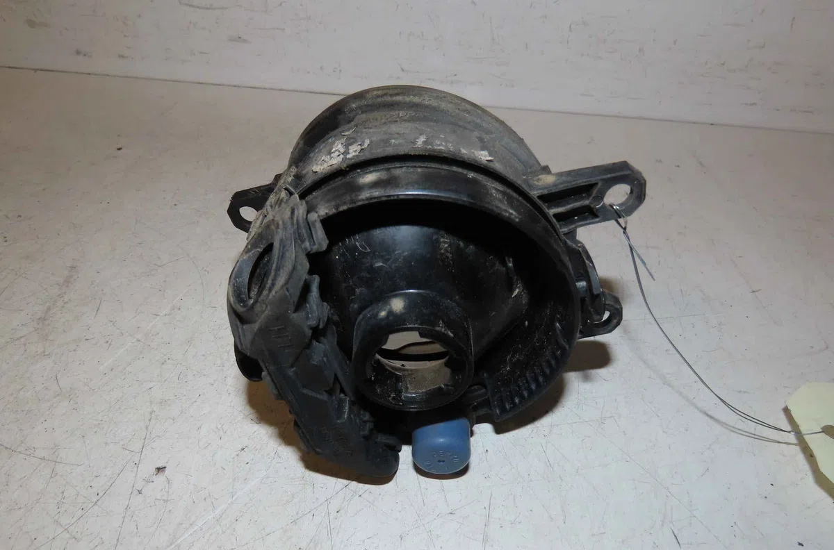 Phare antibrouillard avant gauche TOYOTA VERSO occasion