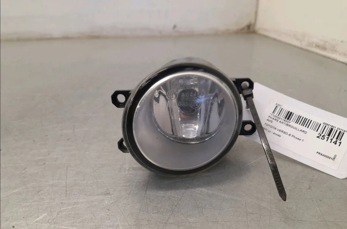 Phare antibrouillard avant gauche Toyota VERSO S (_P12_) 1.4 d4-d (nlp121_) (2010-2016) occasion