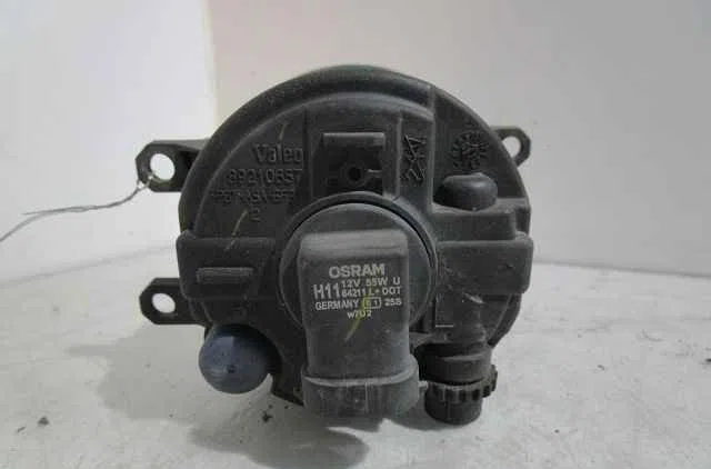 Phare antibrouillard avant gauche TOYOTA YARIS II occasion