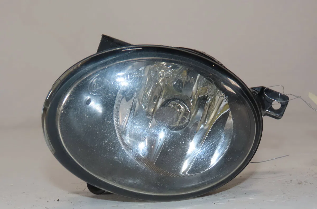 Phare antibrouillard avant gauche Volkswagen GOLF PLUS V (5M1, 521) 1.6 tdi (2009-2013) 5 portes occasion