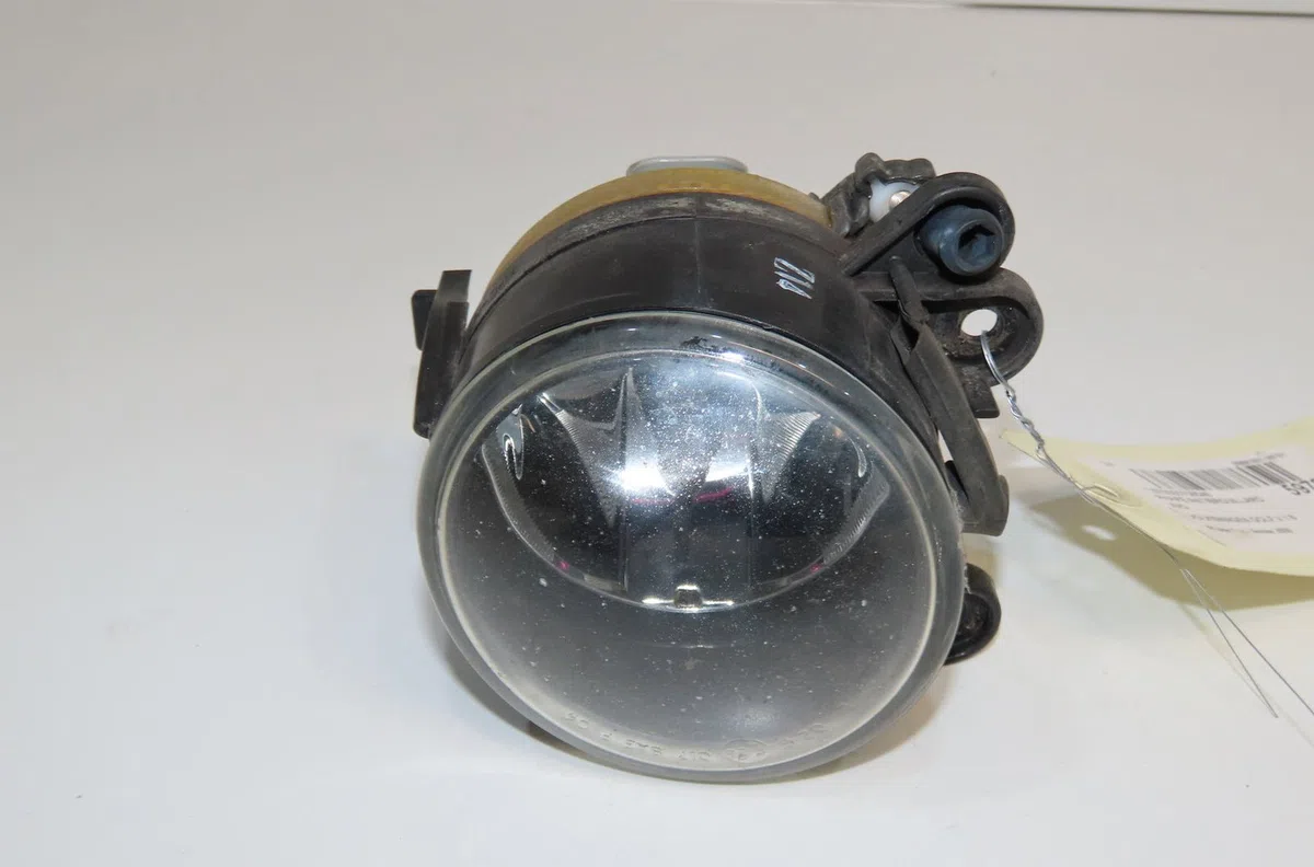 Phare antibrouillard avant gauche Volkswagen GOLF V (1K1) 1.6 (2004-2008) occasion