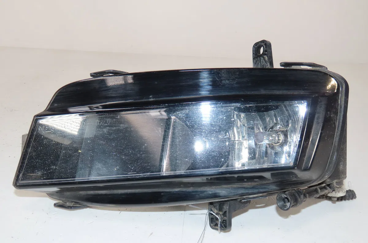 Phare antibrouillard avant gauche Volkswagen GOLF VII (5G1, BQ1, BE1, BE2) 1.6 tdi (2012-2017) occasion