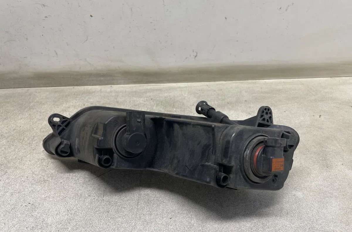Phare antibrouillard avant gauche Volkswagen PASSAT B7 Variant (365) 1.6 tdi (2010-2014) occasion