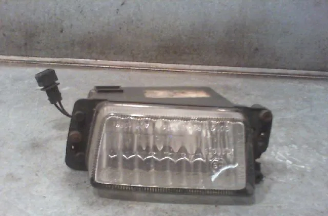 Phare antibrouillard avant gauche VOLKSWAGEN POLO 1997 occasion