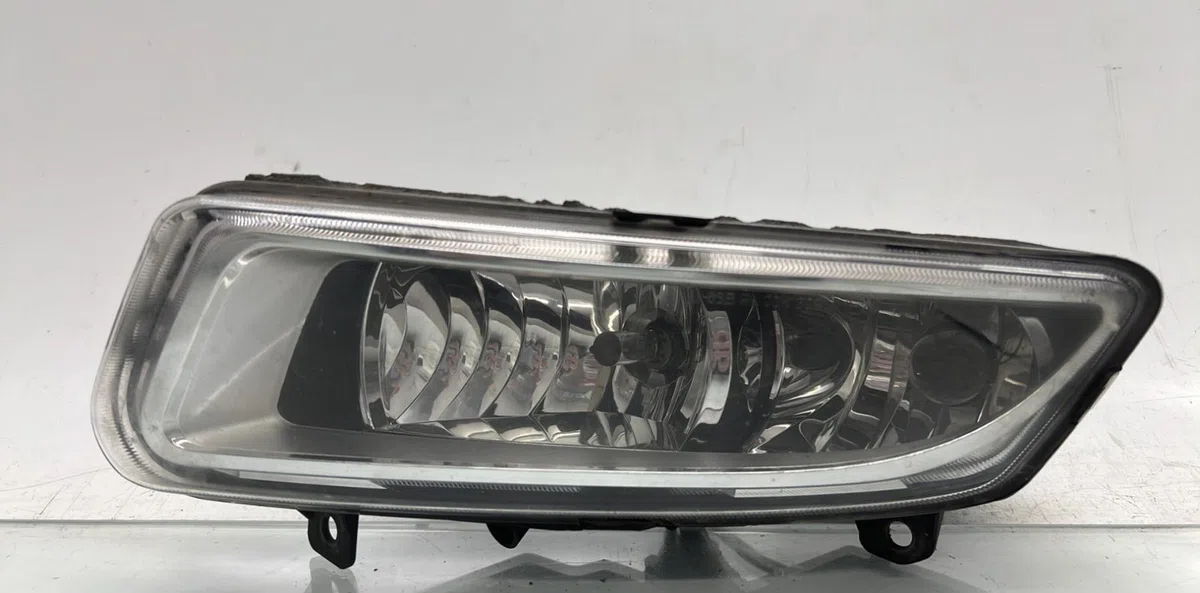 Phare antibrouillard avant gauche VOLKSWAGEN POLO 5 PHASE 1 occasion