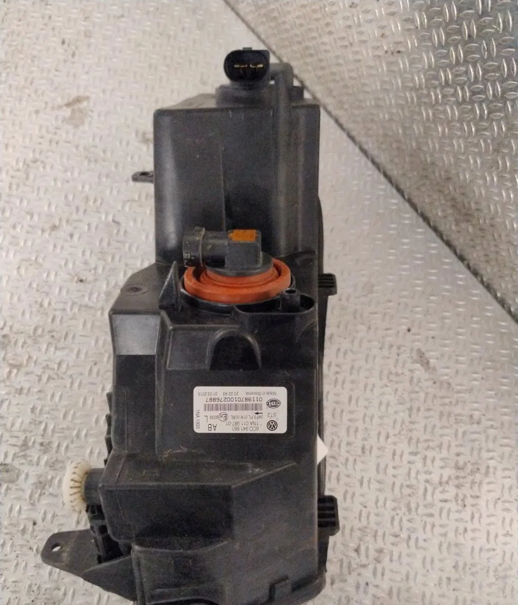 Phare antibrouillard avant gauche VOLKSWAGEN POLO 5  POLO 5 PHASE 2 occasion