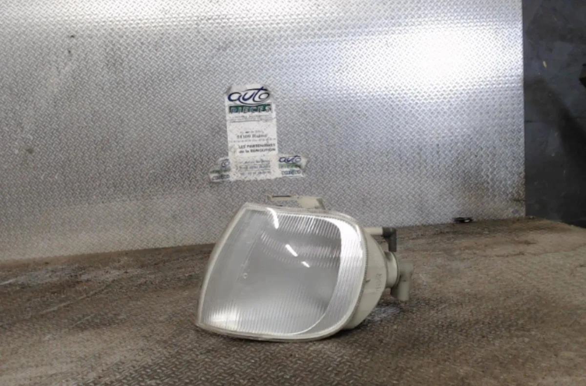 Phare antibrouillard avant gauche Volkswagen POLO III (6N1) 60 1.4 (1995-1999) occasion