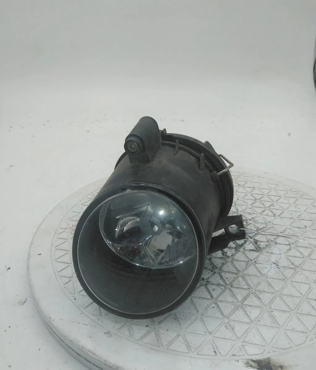 Phare antibrouillard avant gauche VOLKSWAGEN POLO IV occasion